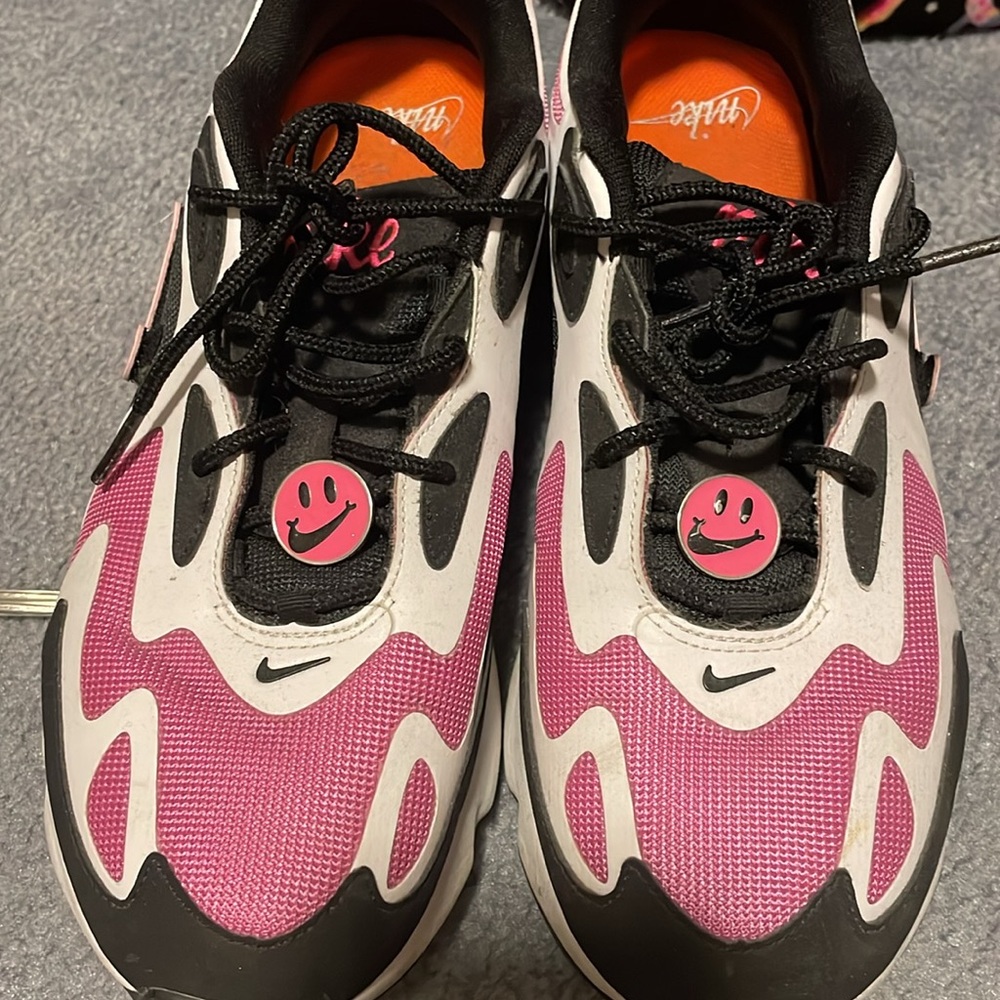 Nike womens shoes air max 200 have a Nike day shoe - Picture 2 of 6